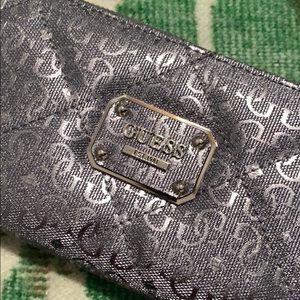 New Guess zipper wallet